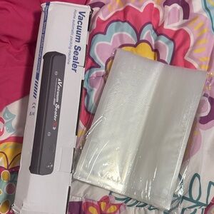 Vacuum Sealer Machine - Black with free gift 🎁